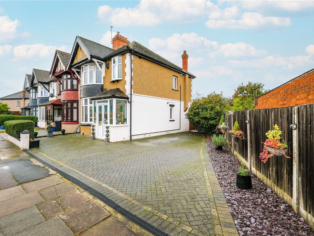 3 bed end terrace house for sale in Capel Gardens, Seven Kings, Ilford IG3, £550,000
