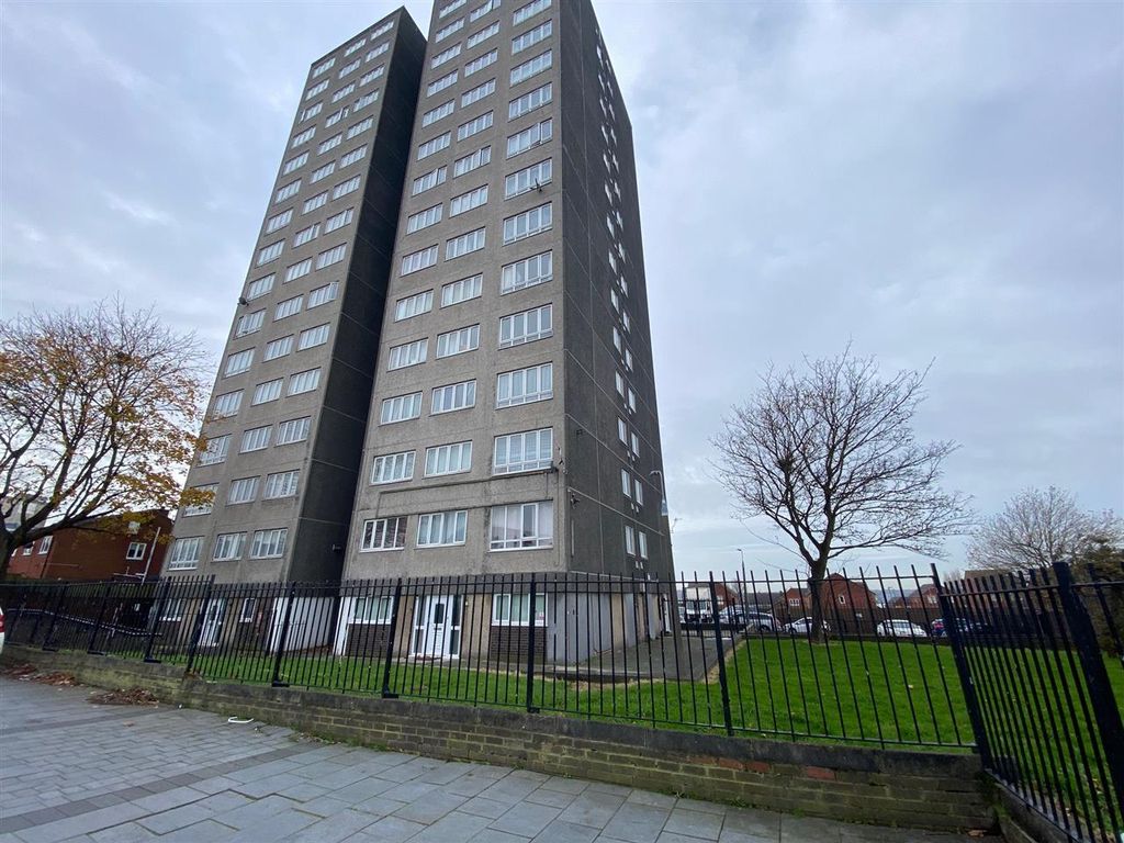 2 bed flat for sale in Mill View, Mill Street, Liverpool L8, £60,000