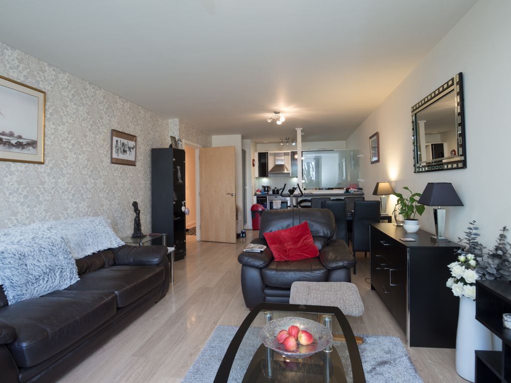 1 bed flat for sale in Blackburn Road, Bolton BL1, £105,000