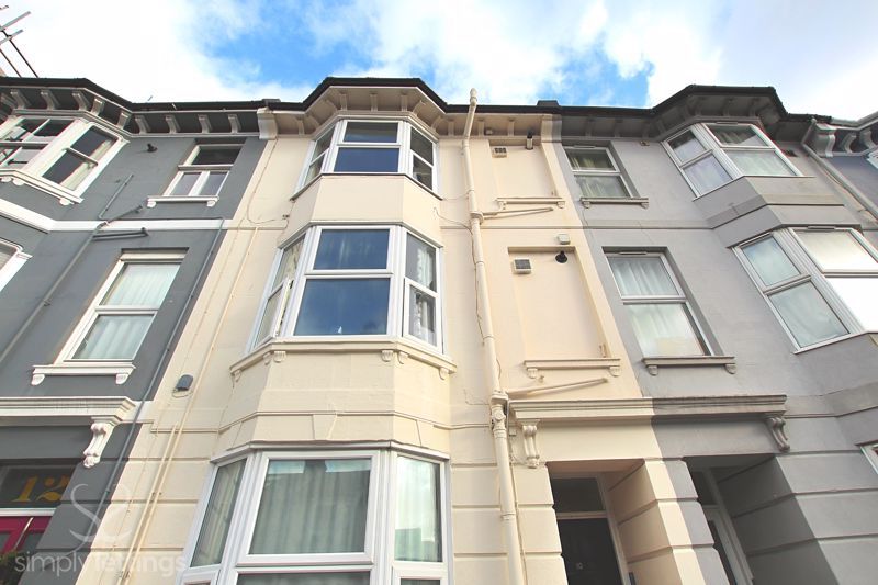2 bed flat to rent in Beaconsfield Road, Brighton BN1, £1,325 pcm