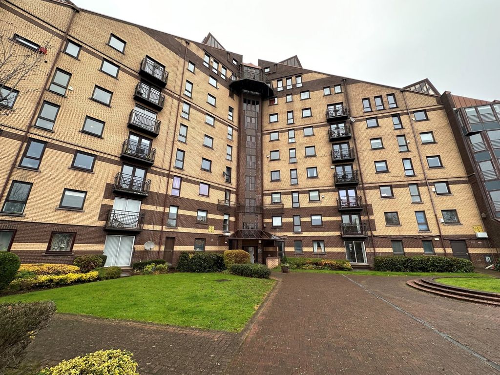 3 bed flat to rent in Mavisbank Gardens, Glasgow G51, £1,400 pcm