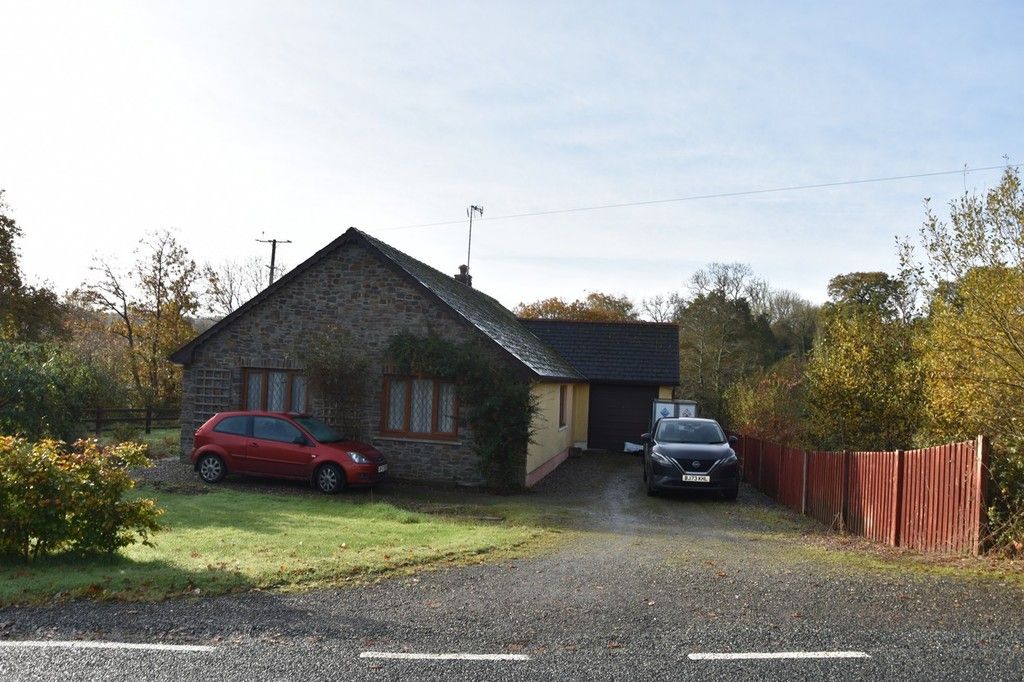 3 bed detached bungalow for sale in Cwm Cou, Newcastle Emlyn SA38, £298,000