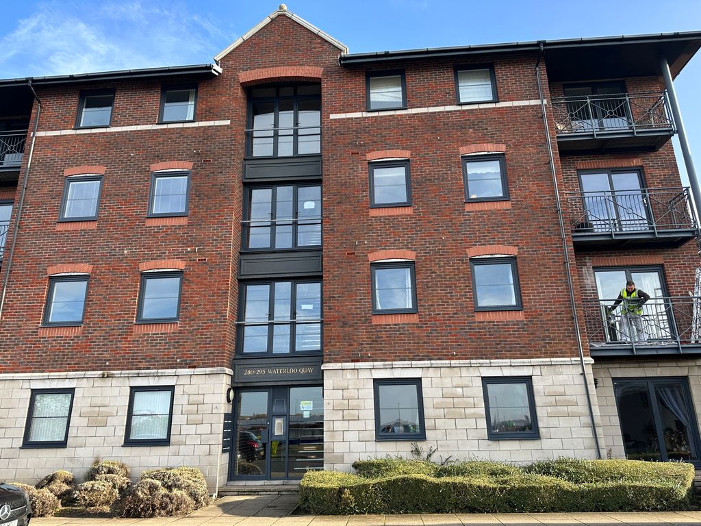 2 bed flat to rent in Waterloo Quay, Liverpool L3, £850 pcm