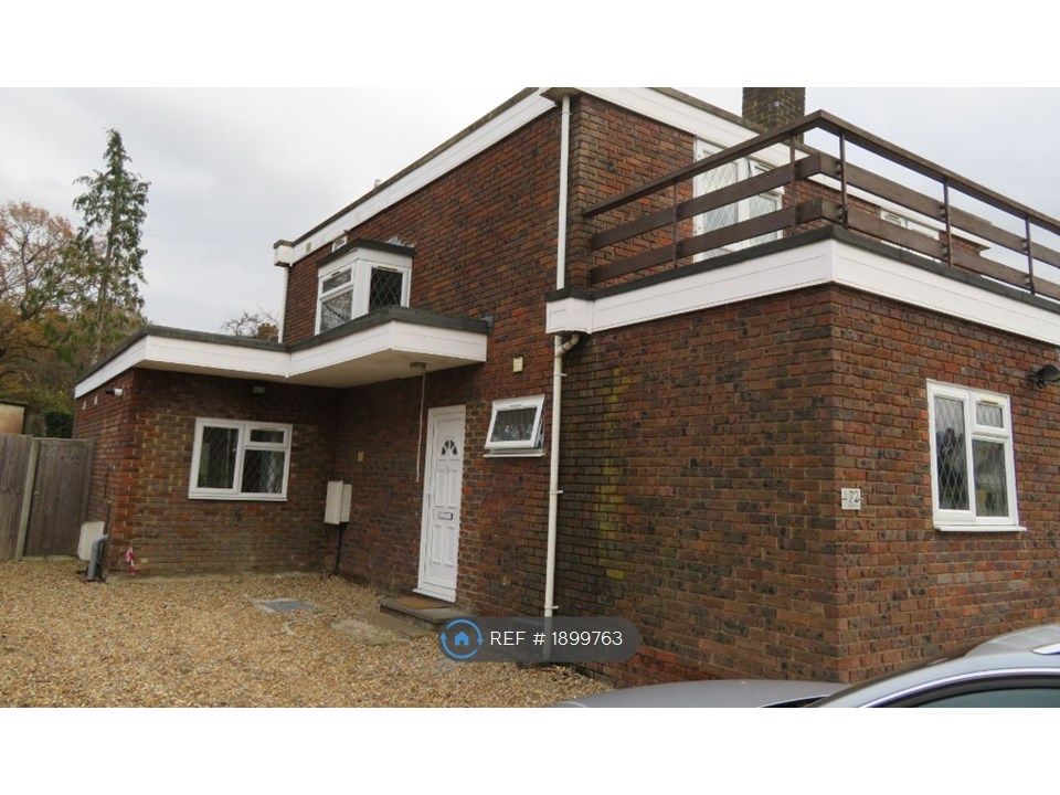 8 bed detached house to rent in The Chase, Guildford GU2, £6,000 pcm