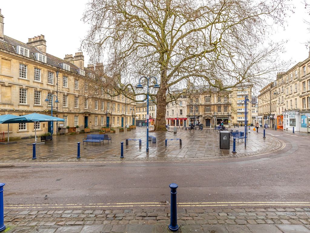 5 bed flat to rent in Westgate House, 1-3 Kingsmead Square, Bath BA1, £3,875 pcm