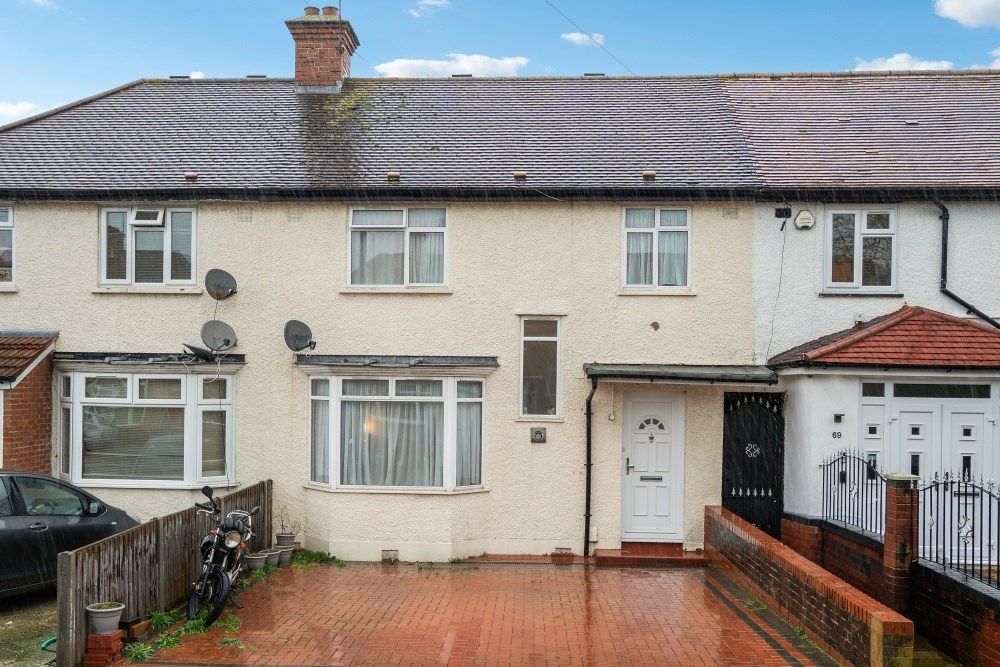 3 bed terraced house for sale in Blandford Waye, Hayes UB4, £560,000