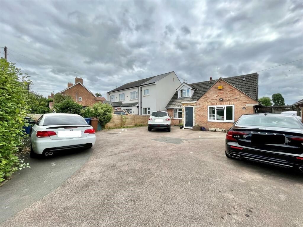 4 bed detached house for sale in Longford Lane, Gloucester GL2, £352,000