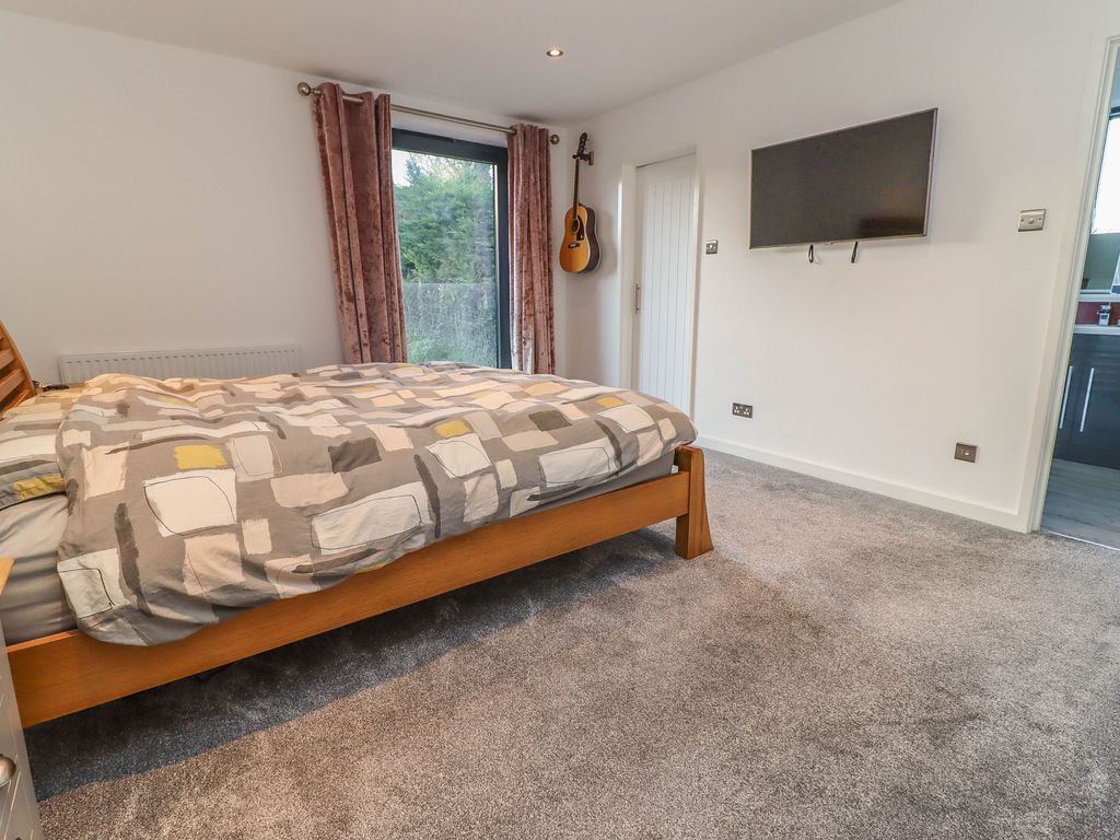 4 bed cottage for sale in Winterslow, Salisbury, Wiltshire SP5, £675,000
