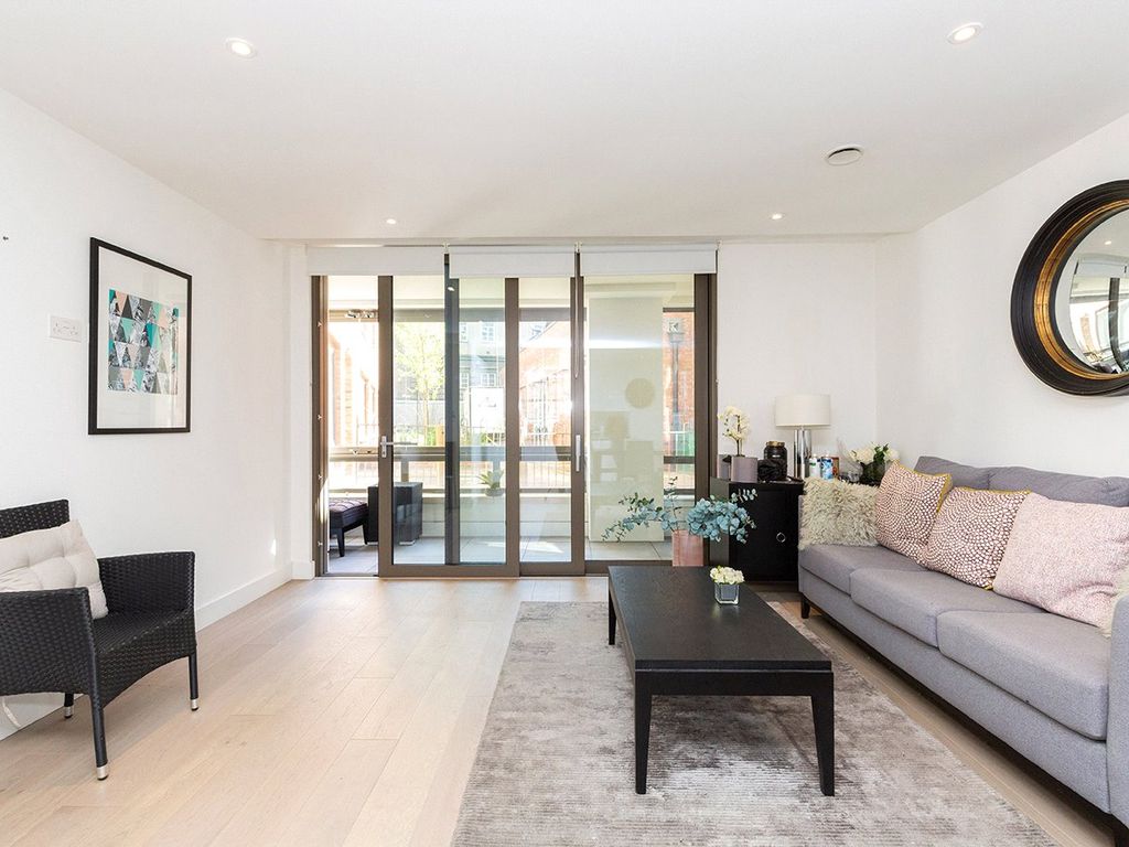 2 bed flat for sale in Wentworth Street, London E1, £899,990