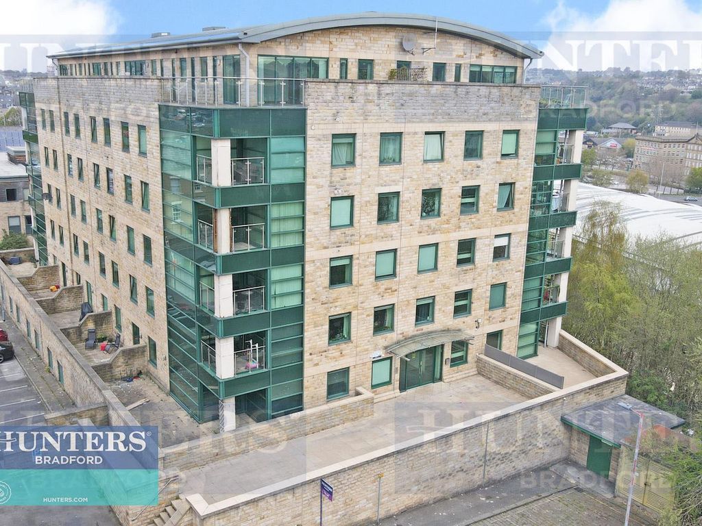 2 bed flat for sale in Stonegate House, Bradford BD1, £99,000