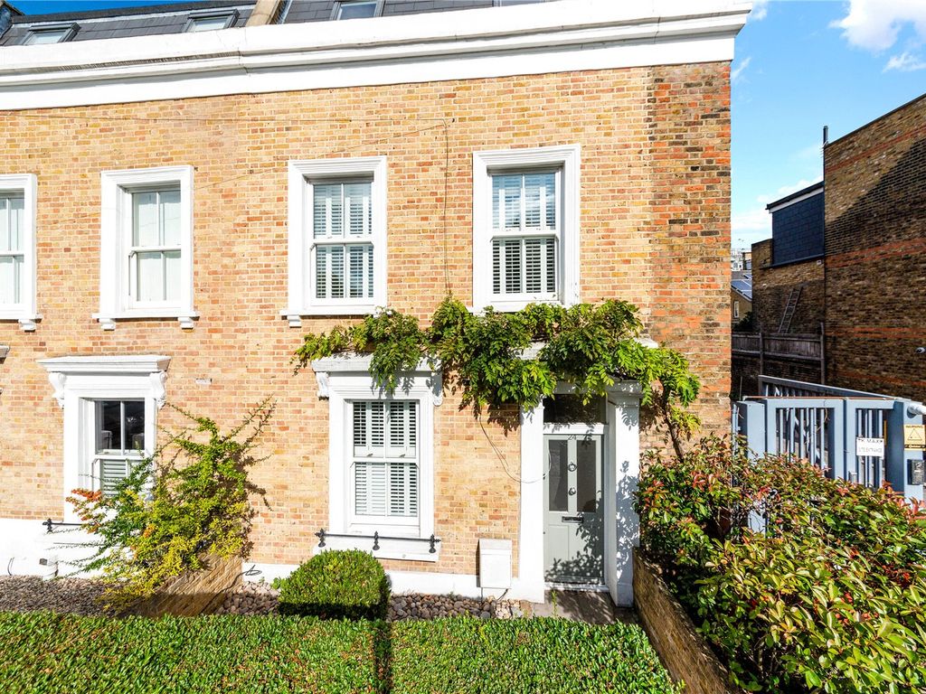 4 bed detached house for sale in Chestnut Grove, London SW12, £1,350,000