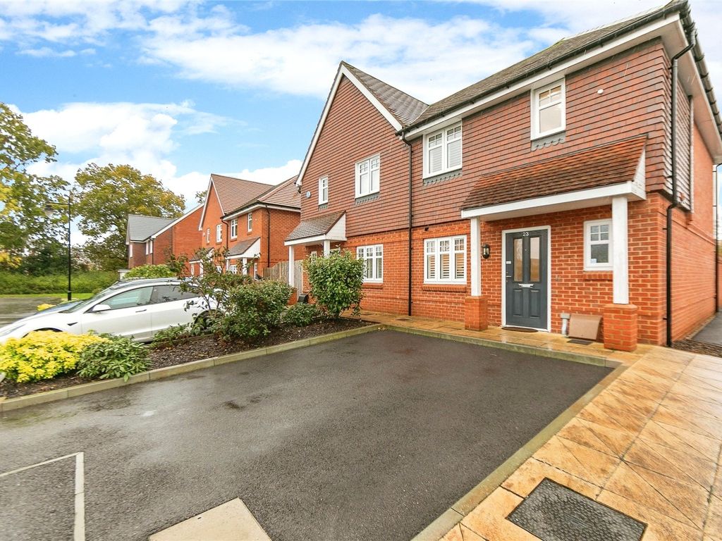 3 bed semi-detached house for sale in Simonds Grove, Spencers Wood, Reading RG7, £450,000