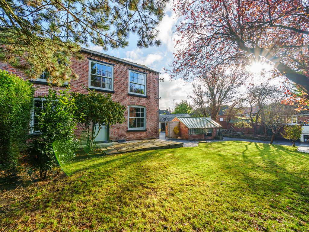3 bed detached house for sale in Fountain Street, Macclesfield SK10, £595,000