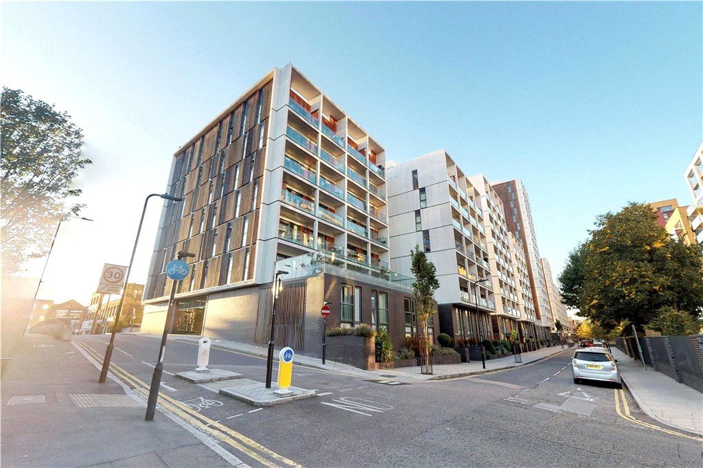 1 bed flat for sale in Roseberry Place, London E8, £475,000