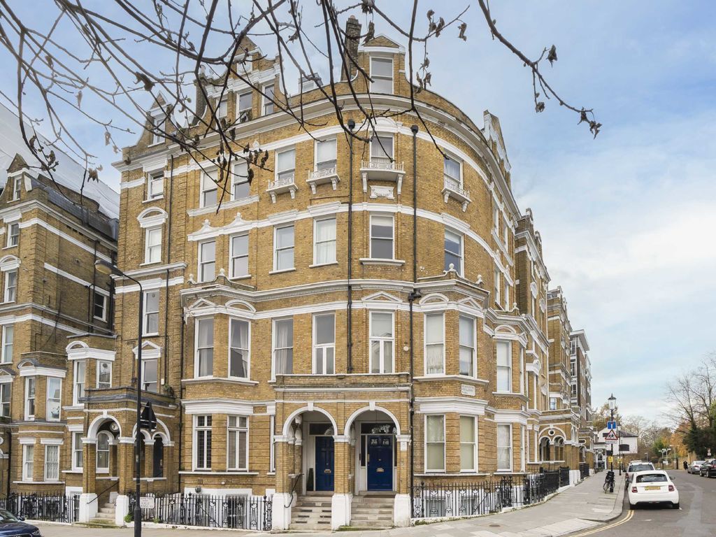 2 bed flat for sale in Airlie Gardens, London W8, £1,150,000