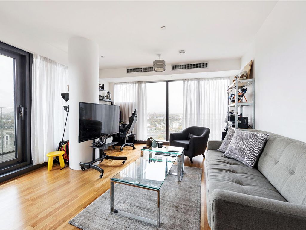 2 bed flat for sale in High Street, Stratford E15, £550,000