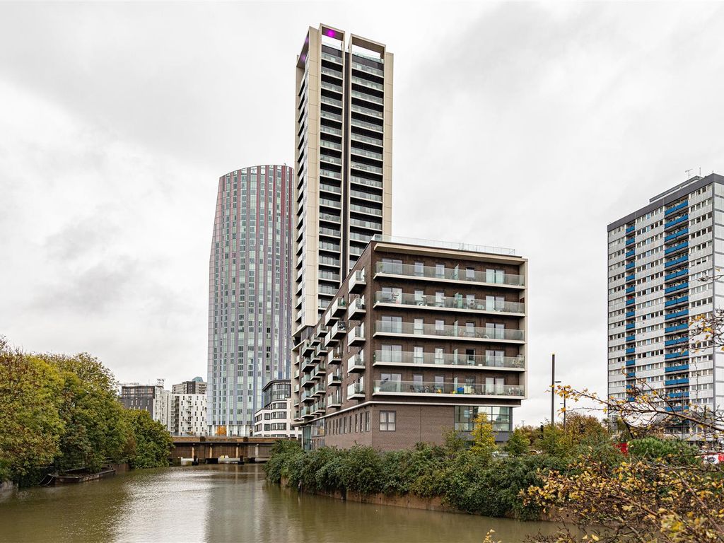2 bed flat for sale in High Street, Stratford E15, £550,000