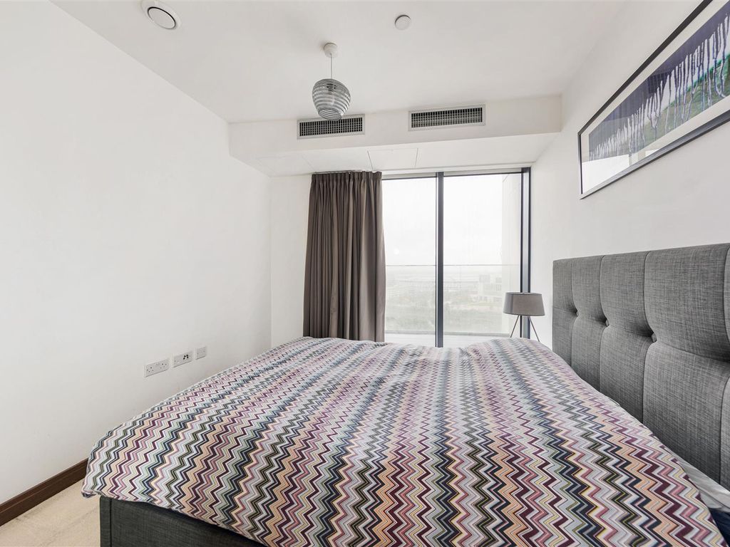 2 bed flat for sale in High Street, Stratford E15, £550,000