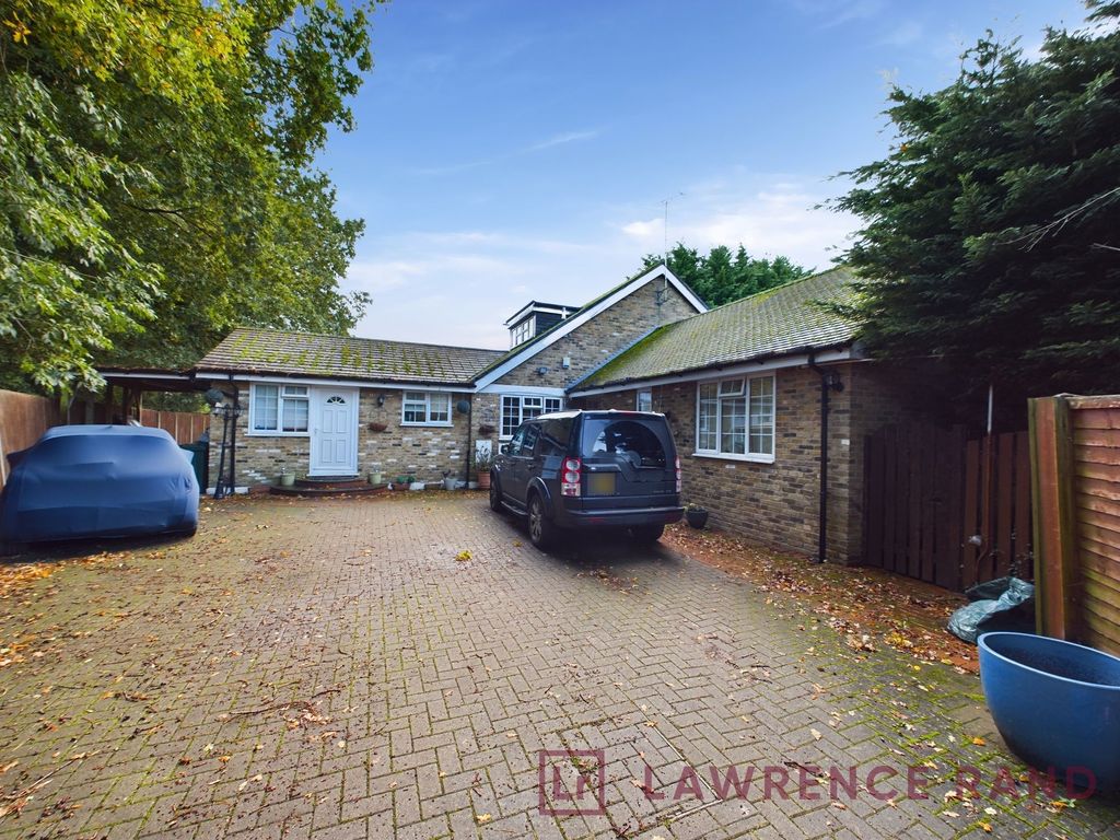 5 bed detached house for sale in Northwood Road, Harefield UB9, £995,000