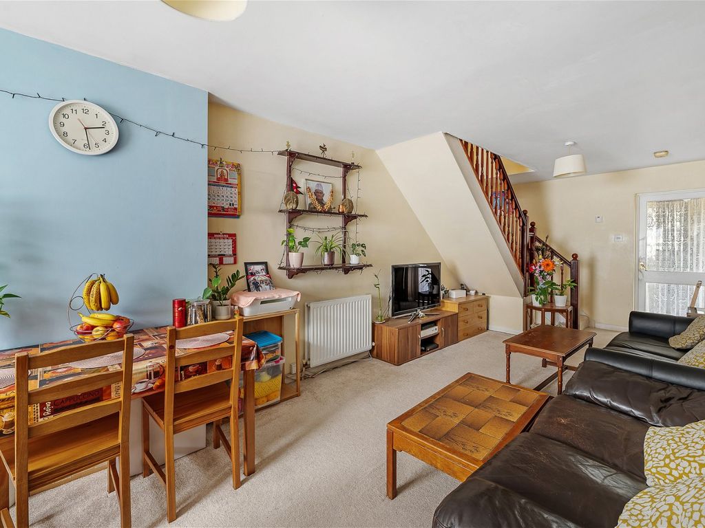 2 bed end terrace house for sale in Addington Road, Croydon CR0, £325,000