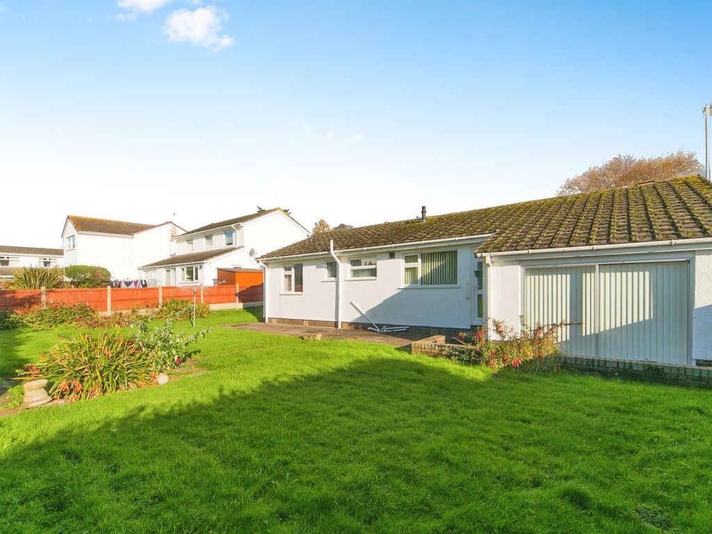 3 bed bungalow for sale in Gorlan, Conwy LL32, £325,000