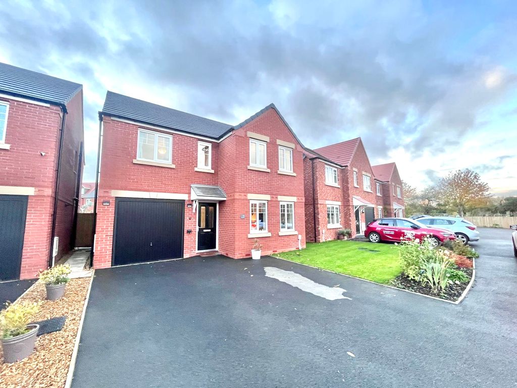 4 bed detached house for sale in Light Infantry Lane, Newport TF10, £340,000
