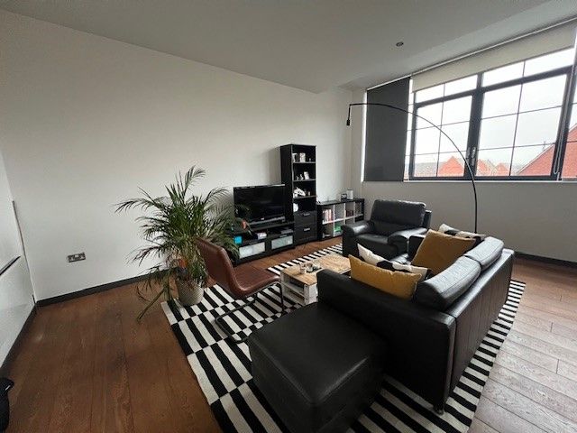 1 bed flat to rent in Abbey Park Road, Leicester LE4, £950 pcm