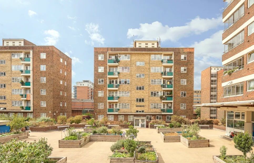 3 bed flat for sale in Abbots Manor, London SW1V, £635,000
