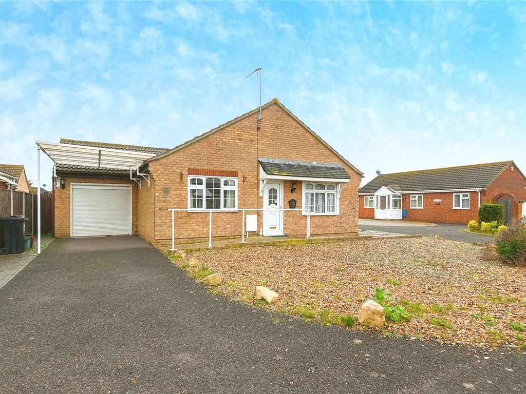3 bed bungalow for sale in Shotley Close, Clacton-On-Sea, Essex CO16, £270,000