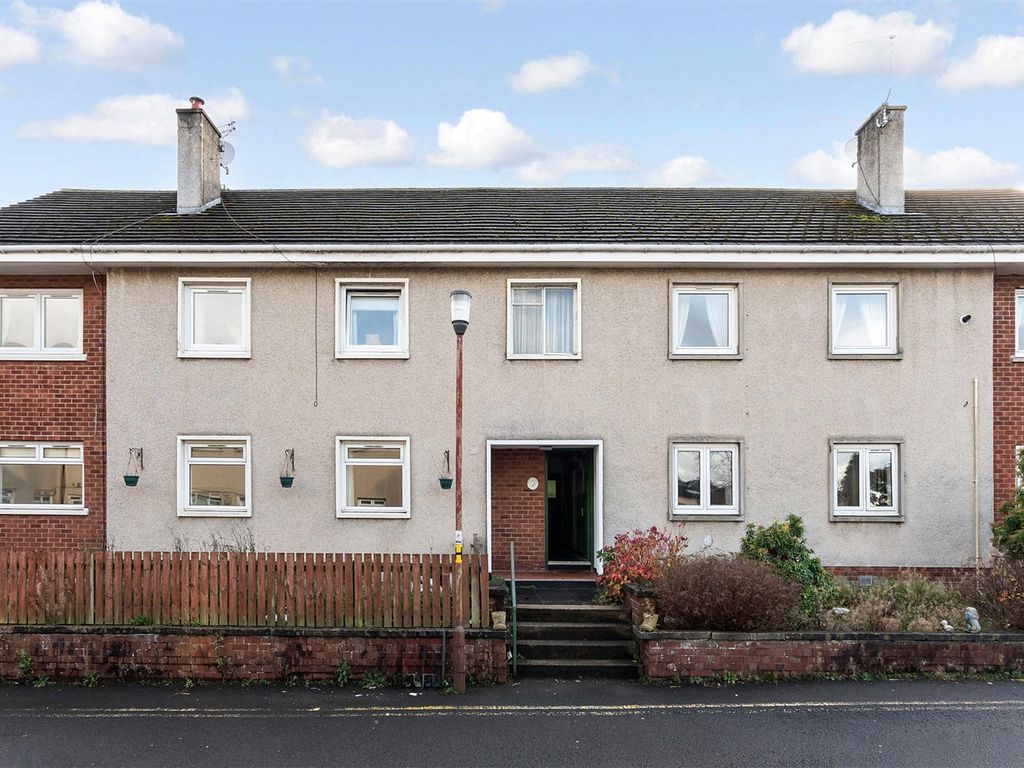 3 bed flat for sale in Busby Road, Clarkston, East Renfrewshire G76, £170,000