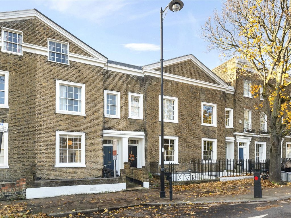 2 bed flat for sale in Hemingford Road, London N1, £1,250,000