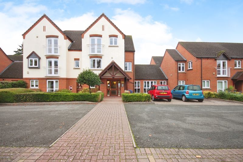 2 bed flat for sale in Knights Court, Balsall Common CV7, £170,000