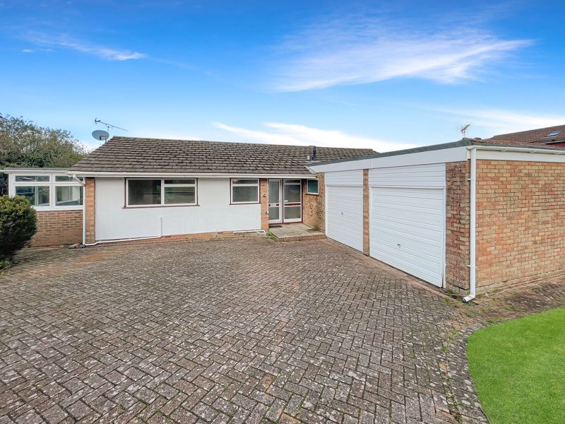 3 bed detached bungalow to rent in Lammas Close, Cowes, Isle Of Wight PO31, £1,600 pcm