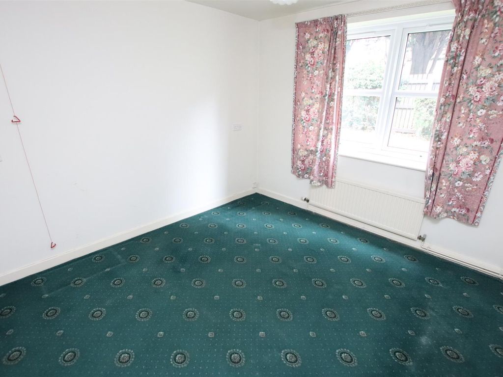 2 bed flat for sale in Dunkhill Croft, Idle, Bradford BD10, £65,000