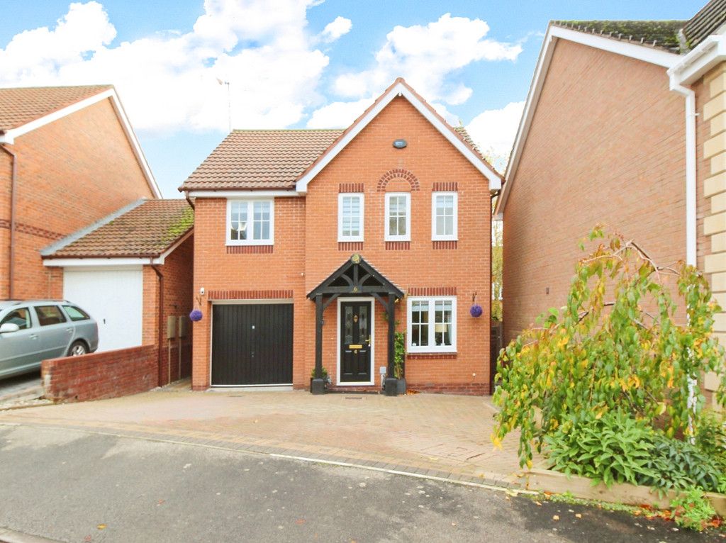 3 bed detached house for sale in Admington Drive, Warwick CV35, £425,000