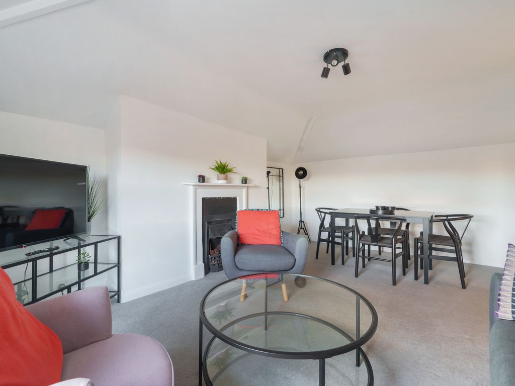 2 bed flat for sale in Cambridge Place, Bath, Somerset BA2, £280,000
