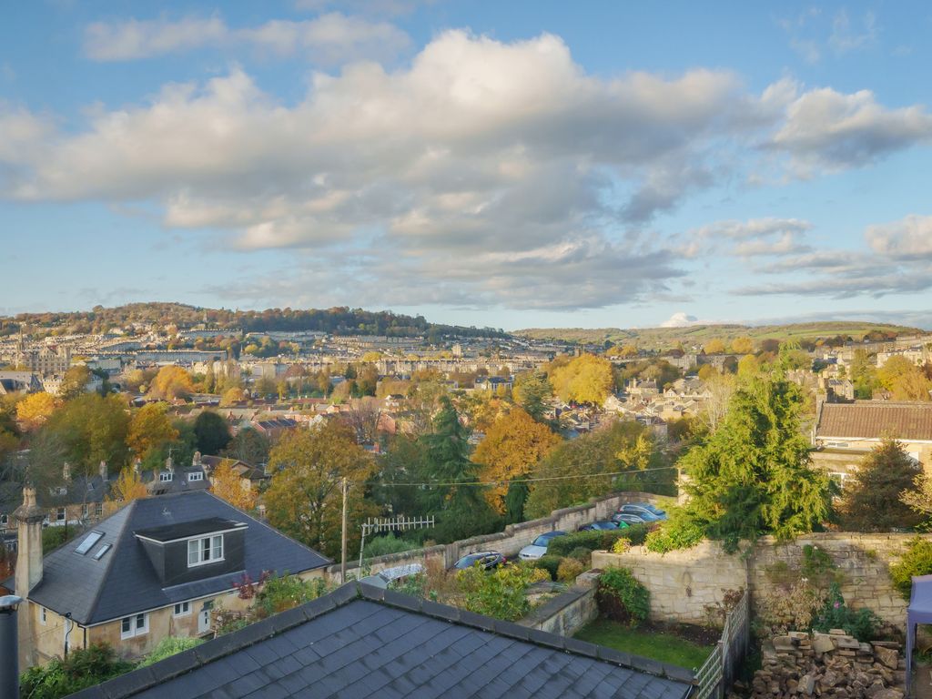 2 bed flat for sale in Cambridge Place, Bath, Somerset BA2, £280,000