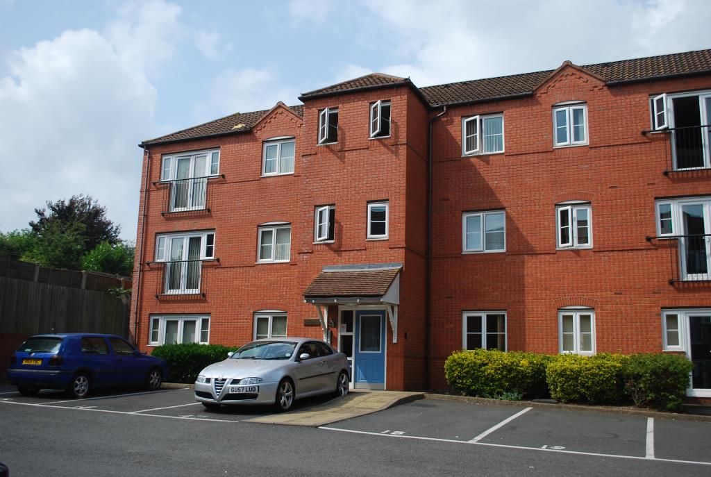 2 bed flat for sale in Nuneaton Road, Bedworth CV12, Bedworth,, £110,000