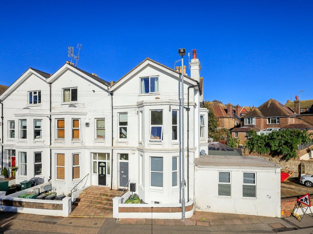 2 bed flat for sale in The Goffs, Eastbourne BN21, £240,000