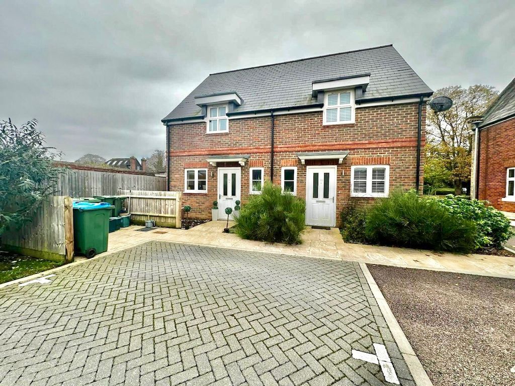 1 bed property for sale in Hedges Way, Aylesbury HP20, £220,000