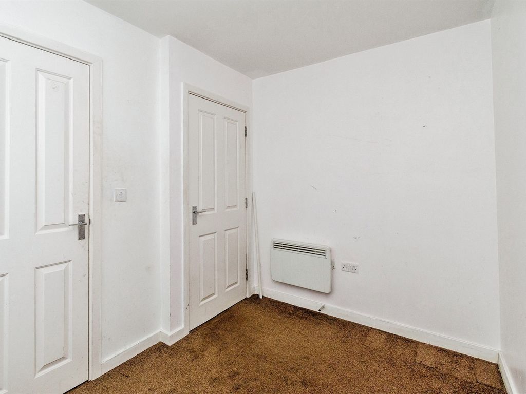 2 bed flat for sale in Thornbury Road, Walsall WS2, £85,000