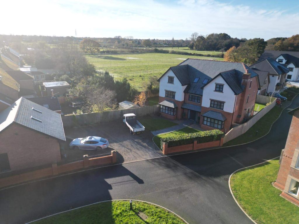 7 bed detached house for sale in Meadowcroft Gardens, Whitestake, Preston PR4, £1,200,000
