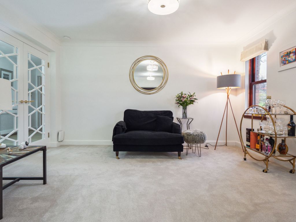 2 bed flat for sale in West Chapelton Drive, Bearsden, Glasgow G61, £299,000