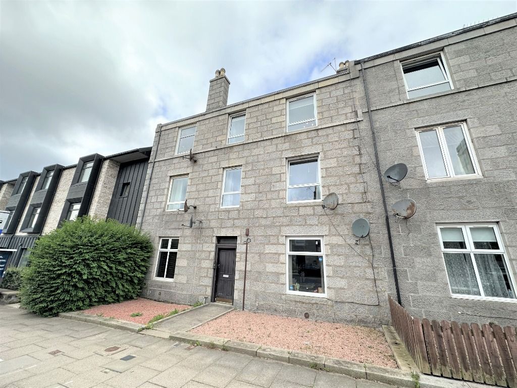 2 bed flat to rent in Holburn Street, City Centre, Aberdeen AB10, £750 pcm