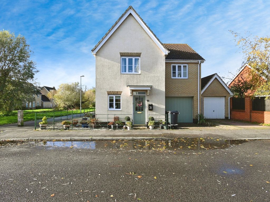 3 bed detached house for sale in Ensign Way, Diss IP22, £325,000