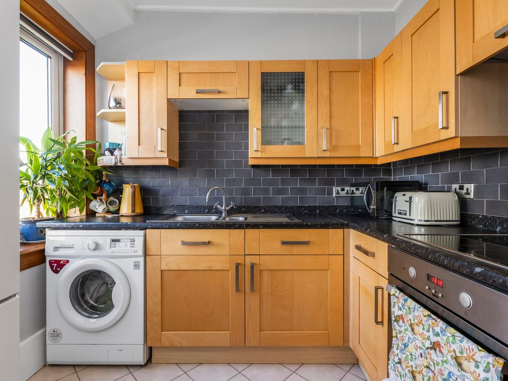 3 bed flat for sale in 221 Colinton Mains Road, Colinton Mains, Edinburgh EH13, £200,000