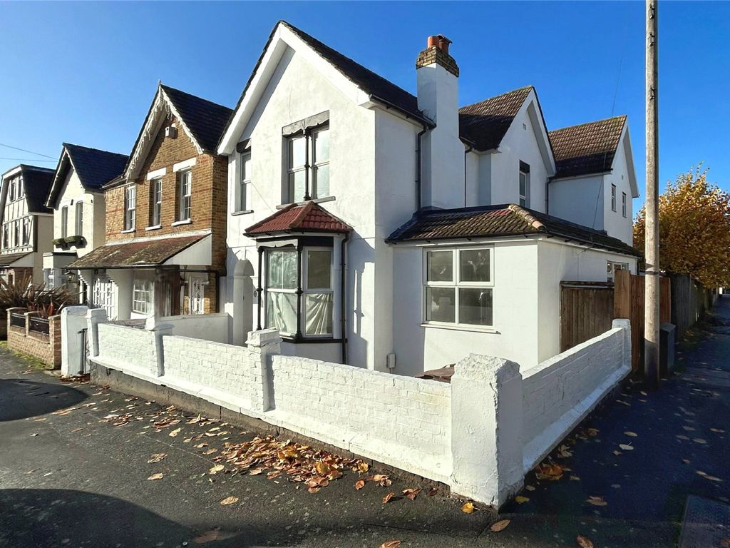 4 bed detached house for sale in Derry Downs, Orpington BR5, £625,000