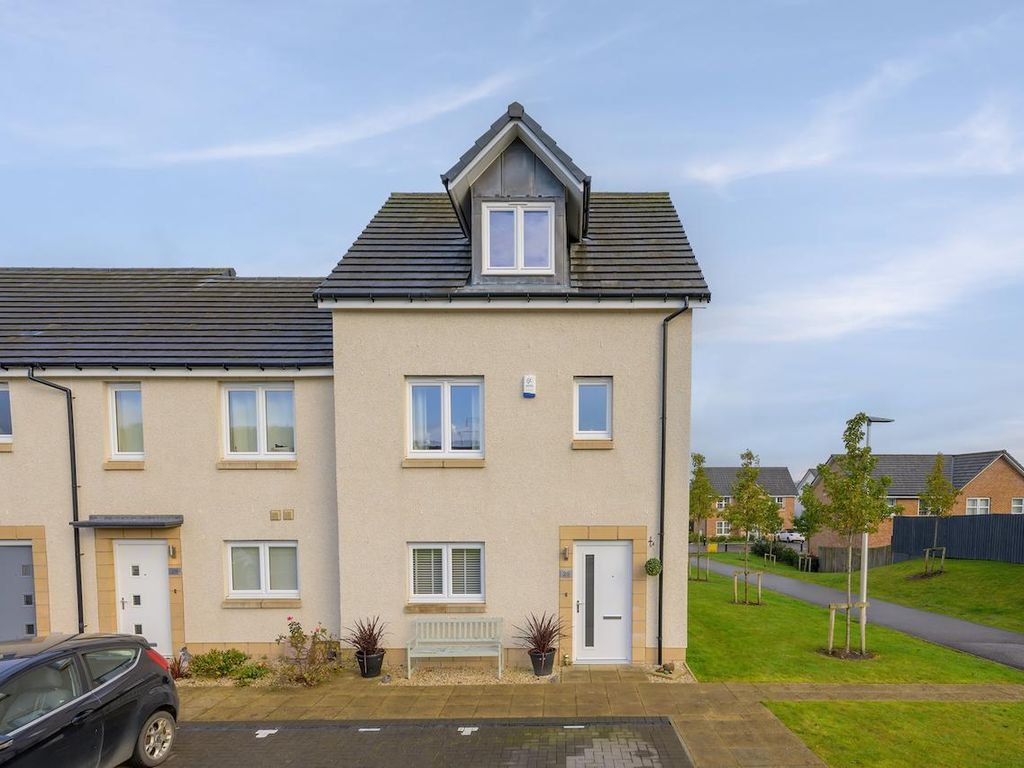 4 bed town house for sale in Ferniebank Court, Denny FK6, £225,000