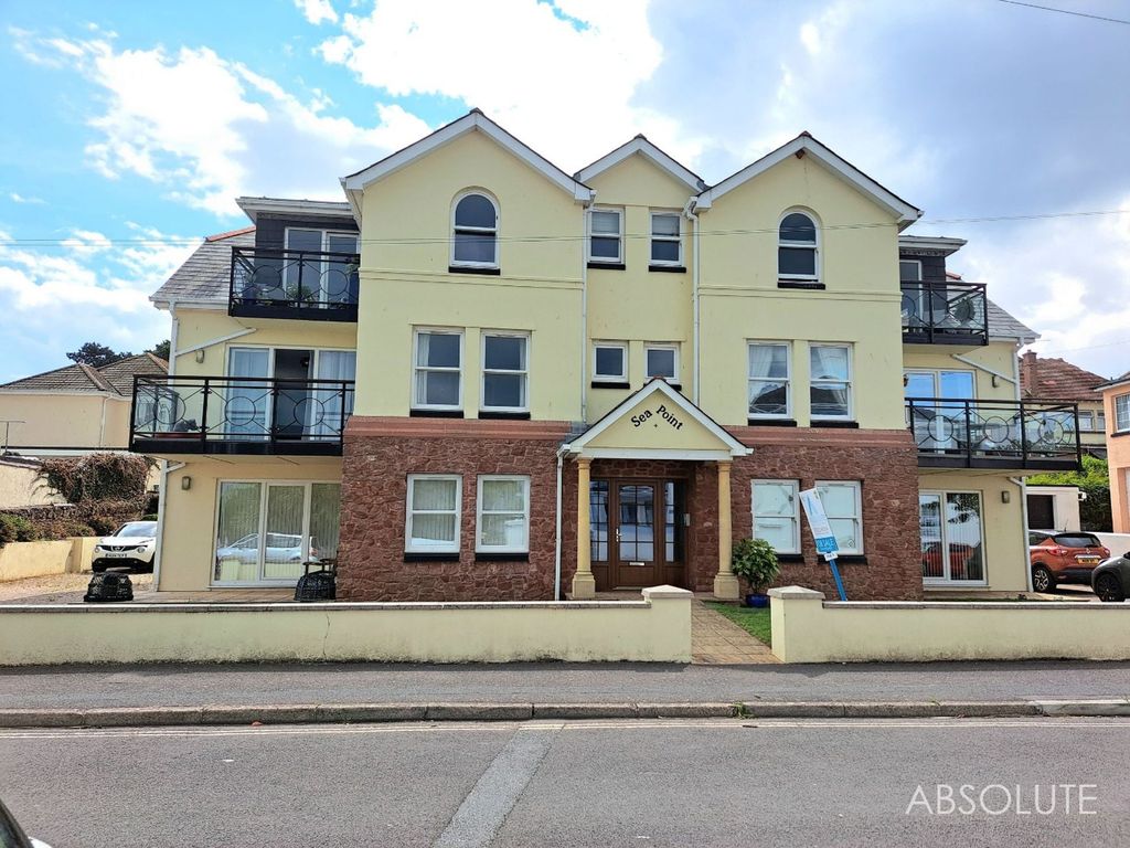 2 bed flat for sale in Cliff Road, Paignton TQ4, £290,000