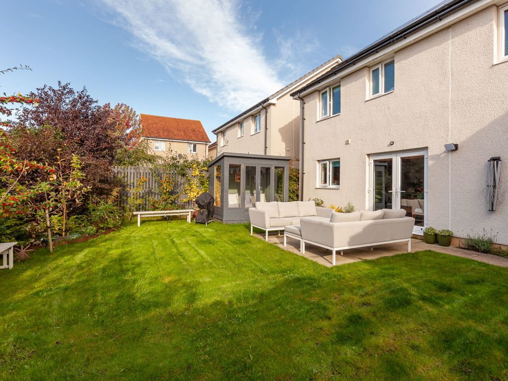 4 bed property for sale in 25 Hillend Road, Winchburgh EH52, £319,995